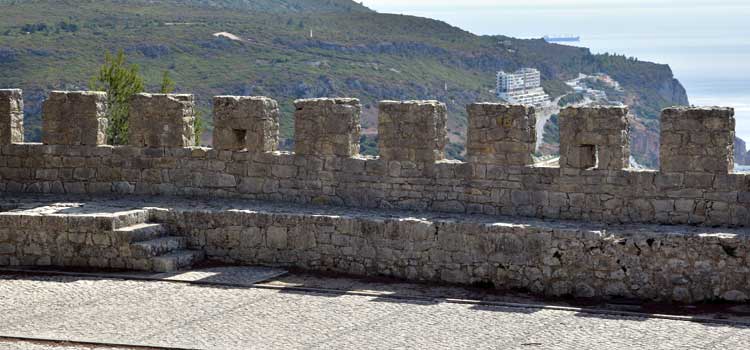 Castelo de Sesimbra views walls